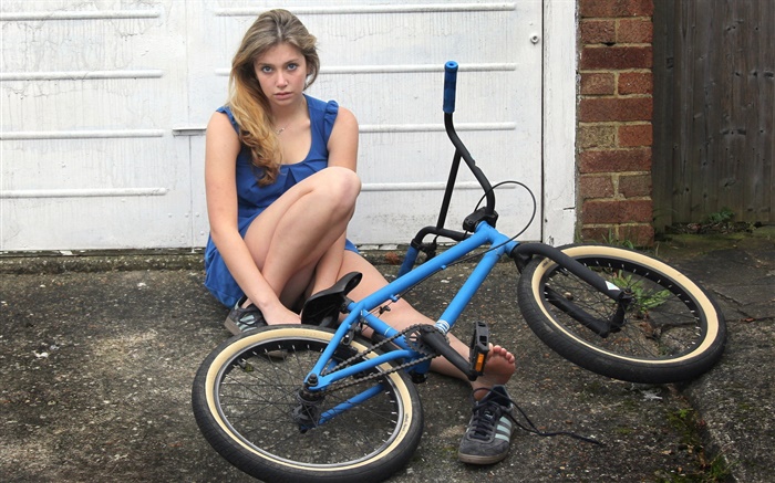niña de vestido azul, bici Fondos de pantalla, imagen