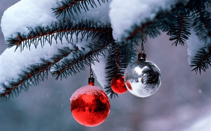 Bolas de la Navidad, árbol, ramas, nieve espesa Fondos de pantalla, imagen