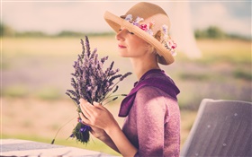Chica con flor de lavanda, sombrero, silla HD fondos de pantalla