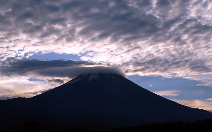 Japón, el monte Fuji, nubes, oscuridad Fondos de pantalla, imagen