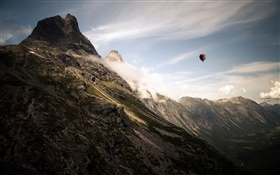 Montañas, nubes, globo de aire caliente HD fondos de pantalla