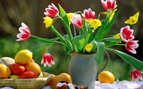 pétalos blancos rojos tulipanes, florero, naranjas