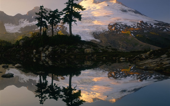 Montaña de la nieve, árboles, lago, reflexión del agua, la oscuridad Fondos de pantalla, imagen