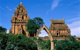 viajes Tailandia, Chiang Mai, templo, árboles, cielo azul HD fondos de pantalla