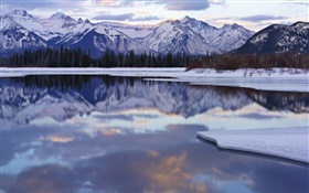 Invierno, nieve, montañas, árboles, lago, la reflexión del agua