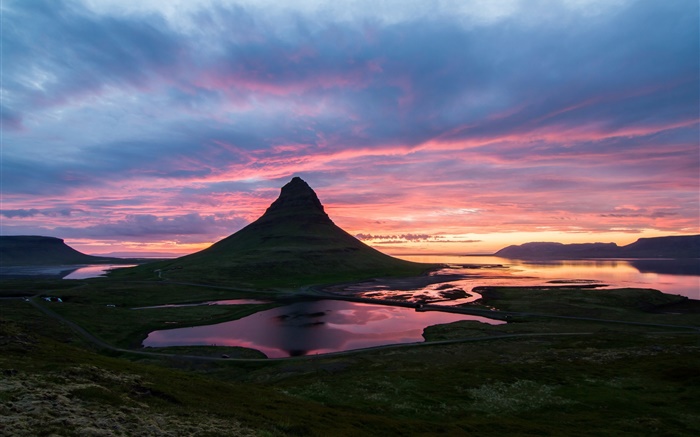 Hermoso amanecer Islandia, Kirkjufell, montaña, valle, nubes Fondos de pantalla, imagen