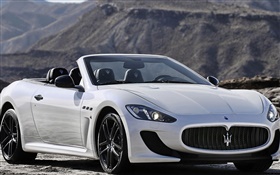 Maserati GranCabrio coche convertible blanco