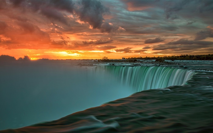 Niagara Falls en la puesta del sol, nubes, Canadá Fondos de pantalla, imagen