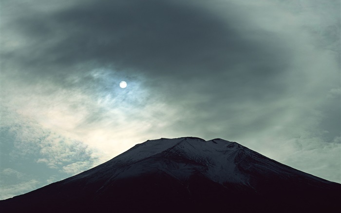 Vista nocturna del Monte Fuji, la luna, las nubes, Japón Fondos de pantalla, imagen