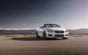 coche blanco de BMW M6 Cabrio