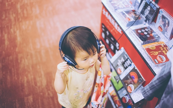El muchacho lindo escuchar música, auriculares Fondos de pantalla, imagen