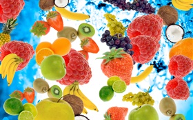 Muchos tipos de frutas, frambuesas, plátano, kiwi, fresa, limón, manzana