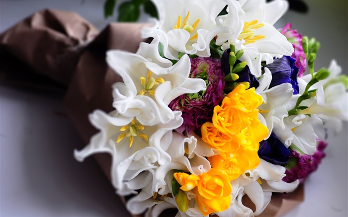 Flores de ramo, tulipanes blancos y amarillos Fondos de pantalla, imagen