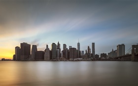 Manhattan, ciudad al atardecer, reflexión del agua, Estados Unidos