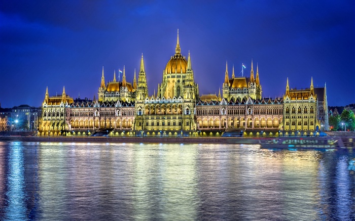 Edificio del Parlamento, reflejo del agua, luces, Budapest, Hungría Fondos de pantalla, imagen