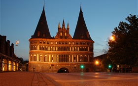 Alemania, Holstentor, Lubeck, castillo, noche, luces HD fondos de pantalla
