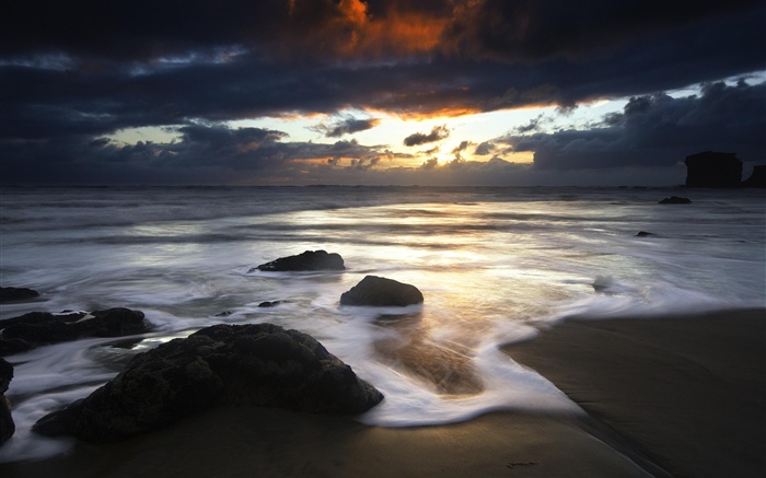 Playa, piedras, mar, nubes, puesta de sol Fondos de pantalla, imagen