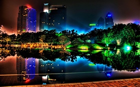 Ciudad hermosa noche, edificios, estanque, luces, árboles, parque