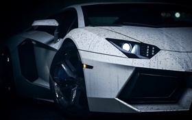 Superdeportivo Lamborghini blanco, gotas de agua